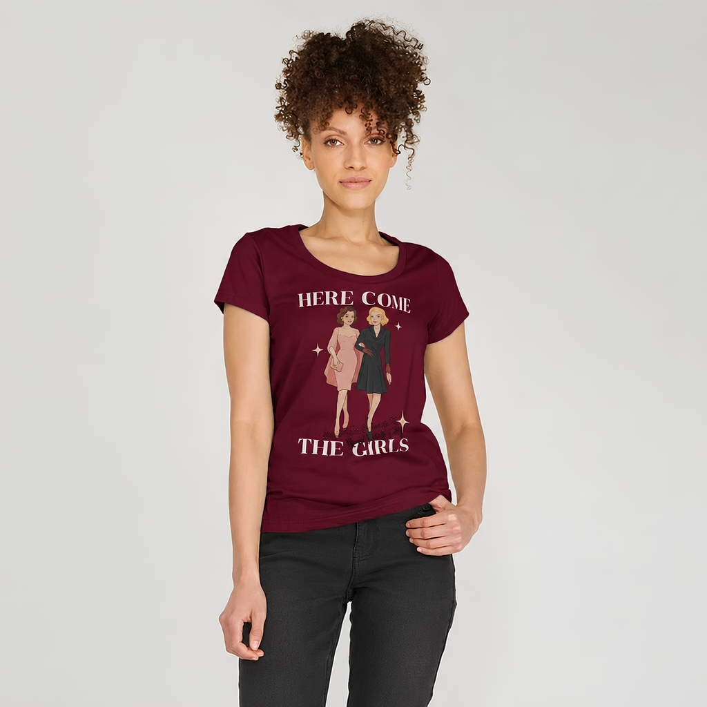 Girls' burgundy graphic T-shirt with short sleeves and 'Here come the girls' print